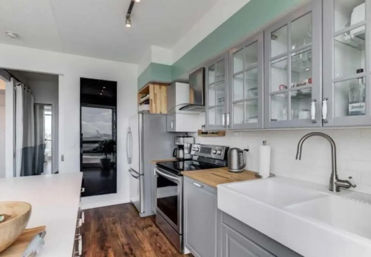 Executive Condo Downtown With Skyline View Toronto Apartment